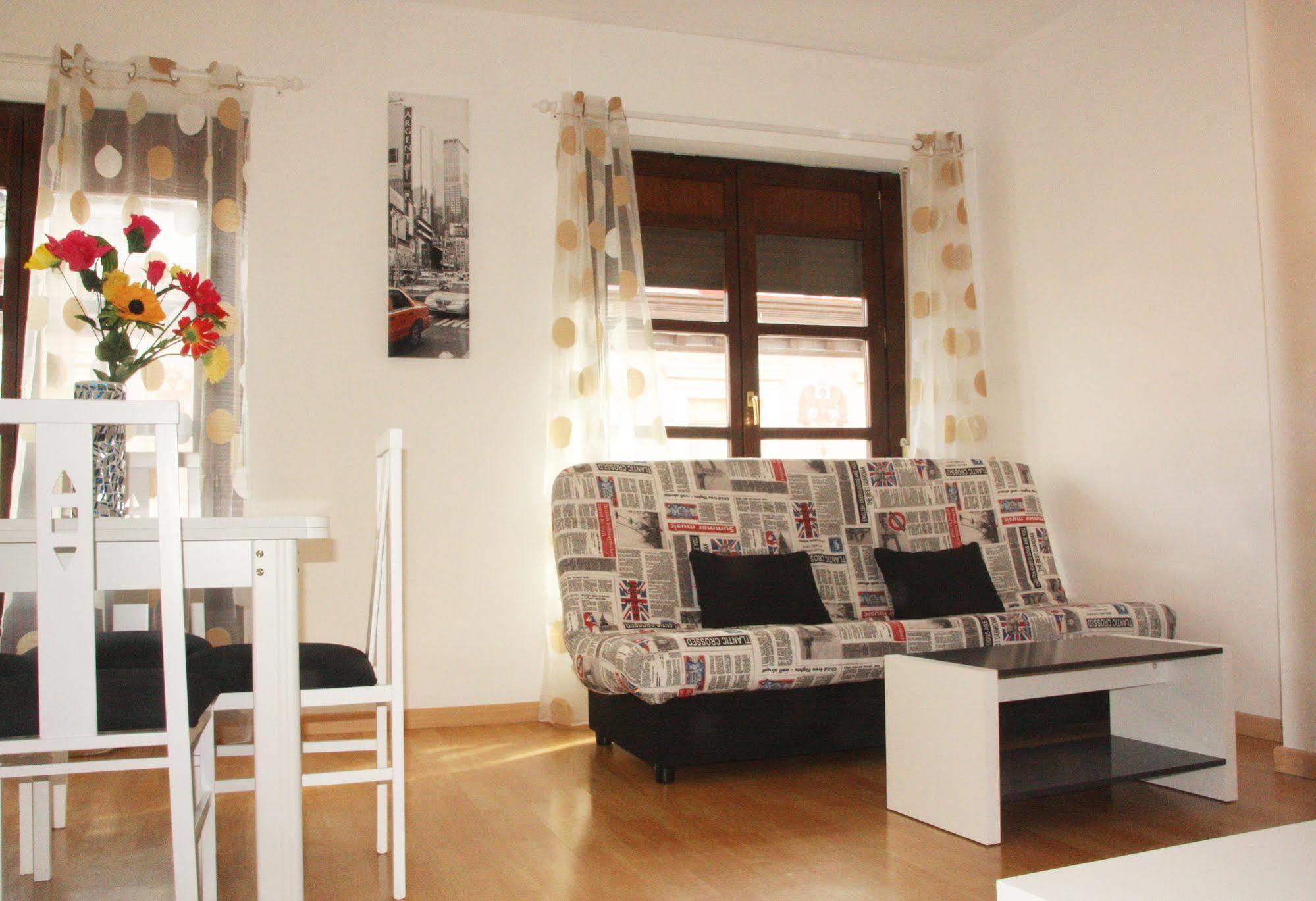 סרגוסה Dos Torres Pilar Suites- Balcones Con Vistas A La Ciudad מראה חיצוני תמונה