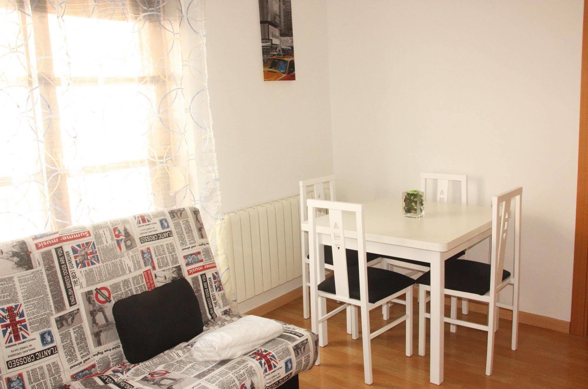 סרגוסה Dos Torres Pilar Suites- Balcones Con Vistas A La Ciudad מראה חיצוני תמונה