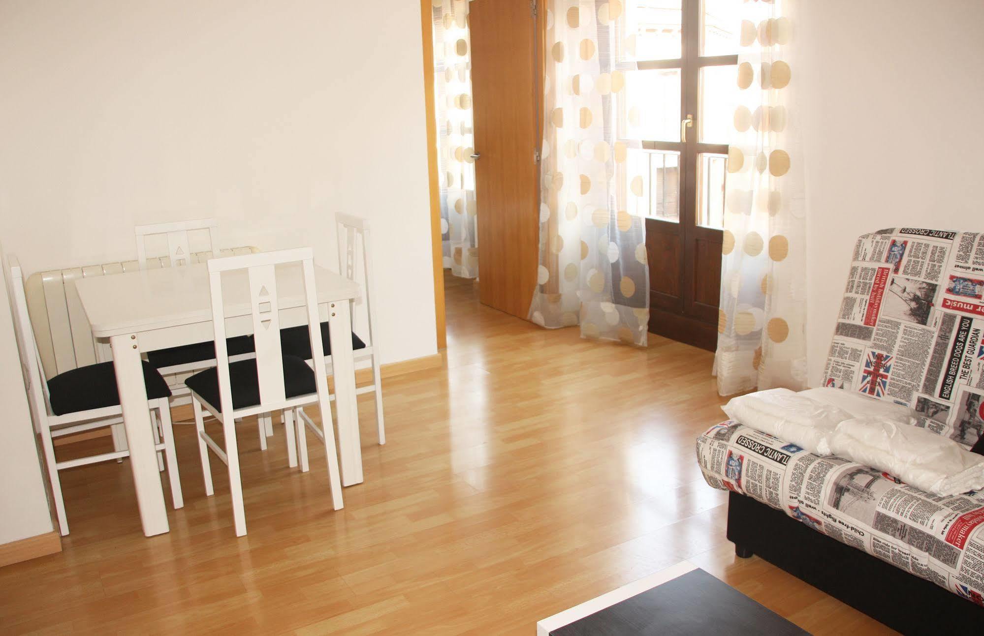 סרגוסה Dos Torres Pilar Suites- Balcones Con Vistas A La Ciudad מראה חיצוני תמונה